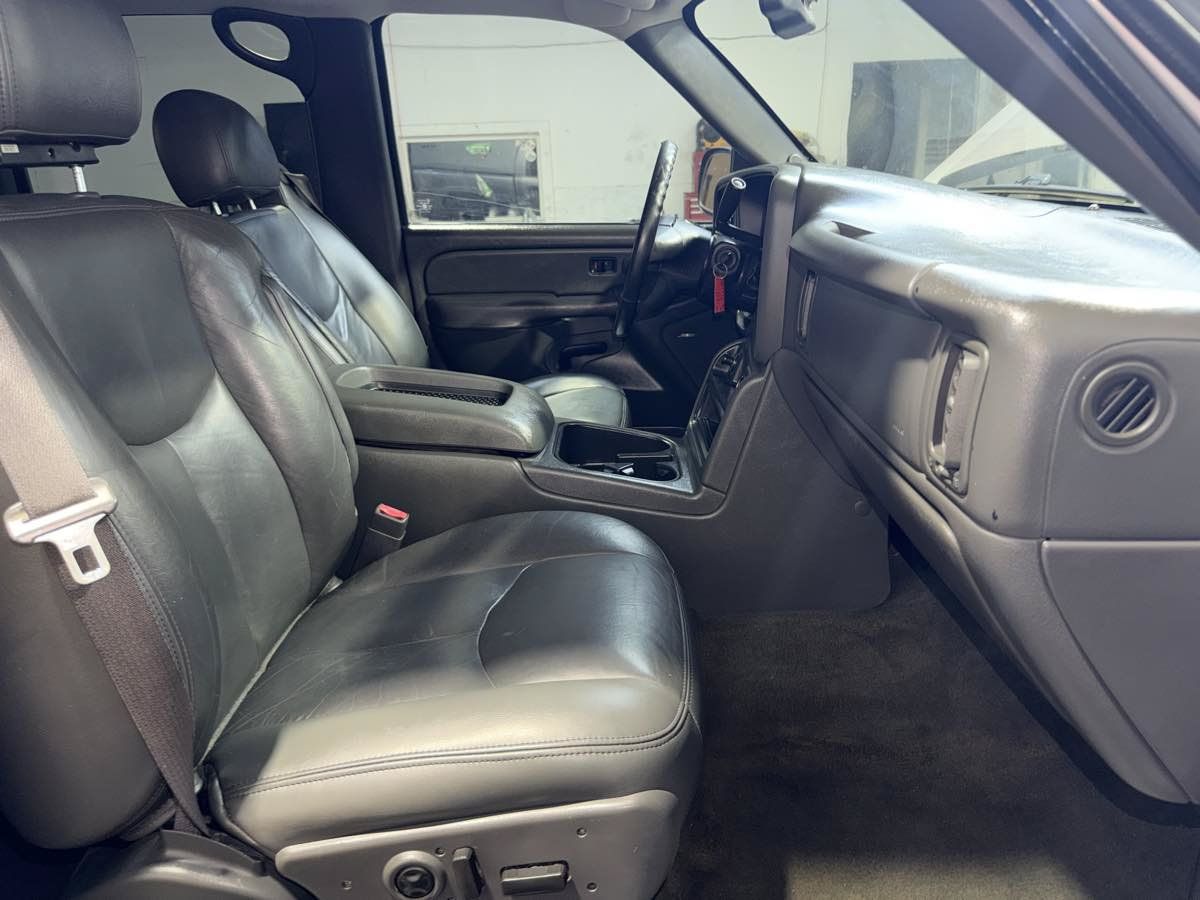 Used 2004 Chevrolet Silverado 1500 4x4 Crew Cab w/ Z71 Convenience Package 2 image 24