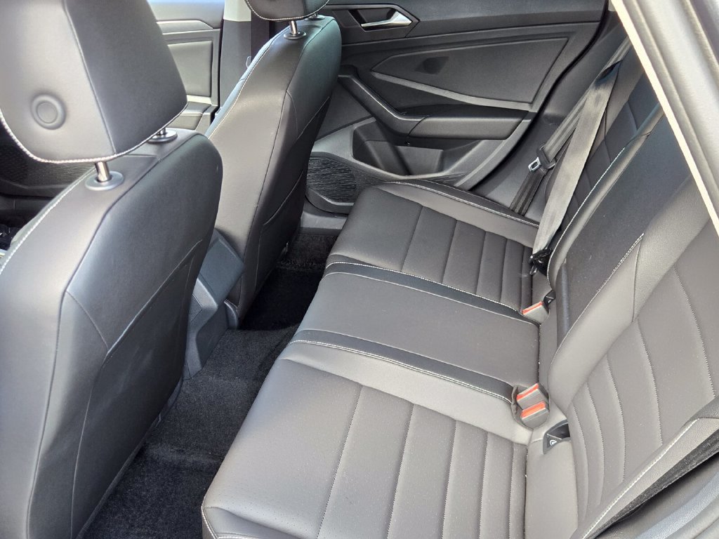 Certified 2024 Volkswagen Jetta SE w/ Panoramic Sunroof Package FWD image 12