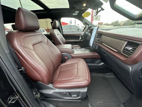 Used 2023 Ford Expedition Limited image 26