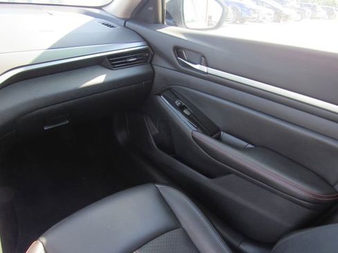 Used 2024 Nissan Altima 2.5 SR FWD image 18