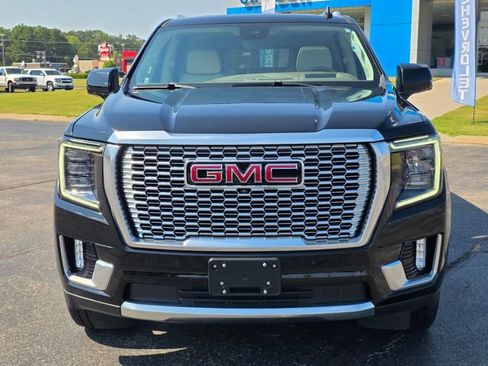 Used 2024 GMC Yukon XL Denali w/ Advanced Technology Package AWD/4WD image 4