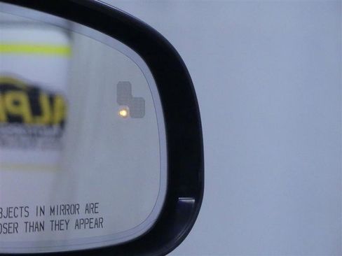 Used 2017 Jaguar XF R-Sport image 28