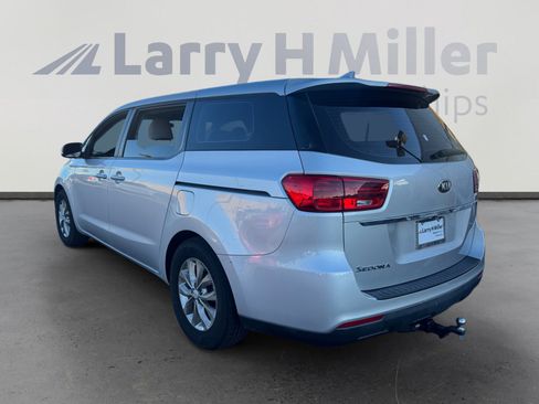 Used 2019 Kia Sedona L image 3