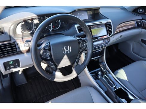 Used 2016 Honda Accord Touring image 27