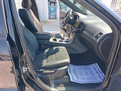 Used 2019 Jeep Grand Cherokee Altitude RWD image 24