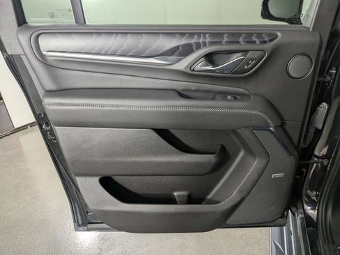 Used 2023 GMC Yukon XL Denali w/ Advanced Technology Package image 15