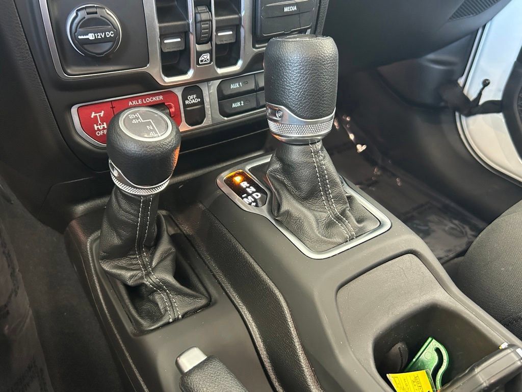 Used 2026 Jeep Gladiator Mojave AWD/4WD image 13