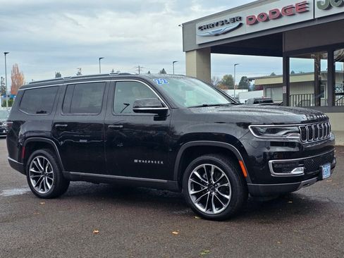 Used 2022 Jeep Wagoneer Series III w/ Premium Group I image 36