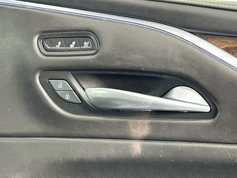 Used 2021 Cadillac Escalade ESV Premium Luxury Platinum image 10