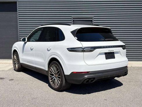 Certified 2023 Porsche Cayenne Platinum Edition image 3