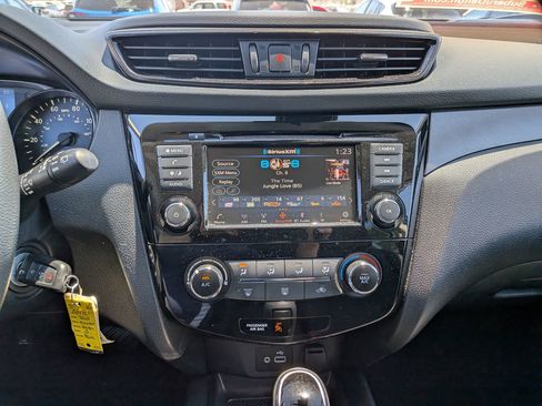 Used 2020 Nissan Rogue Sport S image 19