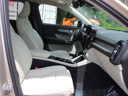 Used 2023 Volvo XC40 B5 Ultimate w/ Climate Package AWD/4WD image 17