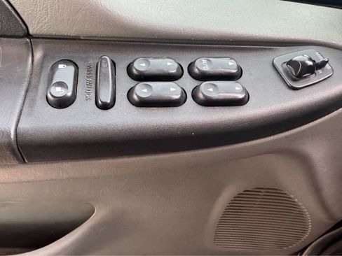 Used 2005 Ford F250 XLT image 10