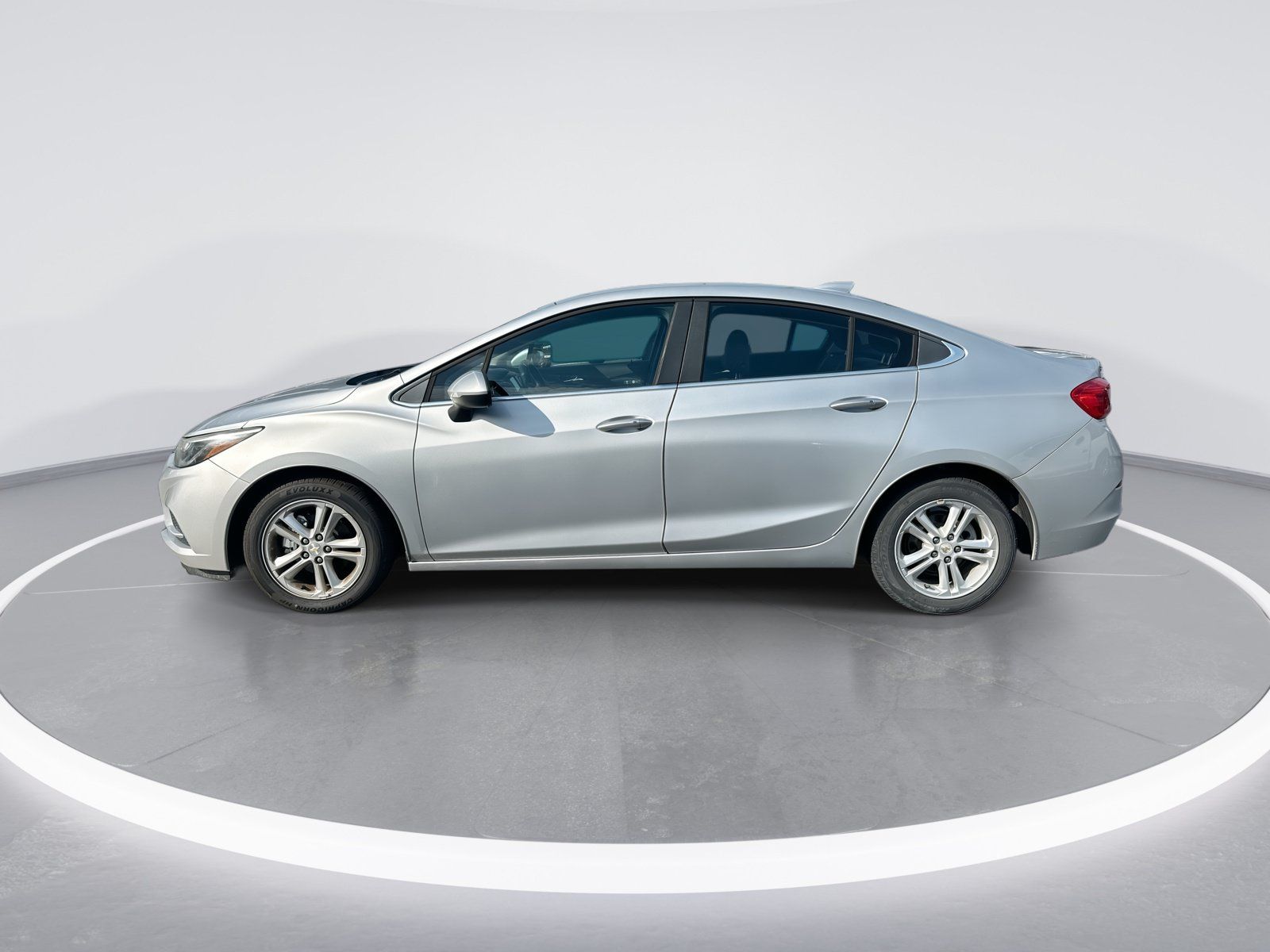 Used 2017 Chevrolet Cruze LT w/ Convenience Package FWD image 6