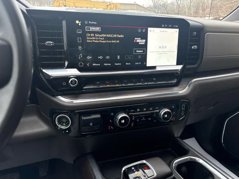 Used 2024 GMC Sierra 1500 SLT w/ SLT Premium Plus Package image 17