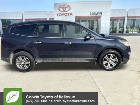 Used 2016 Chevrolet Traverse LT w/ Traveler's Package FWD image 2