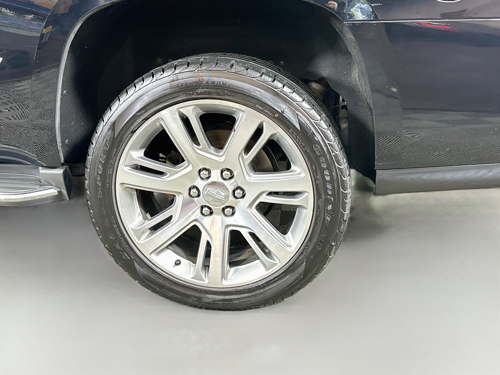 Used 2015 Cadillac Escalade Luxury AWD/4WD image 34
