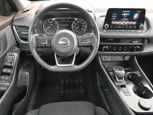 Used 2023 Nissan Rogue S image 15