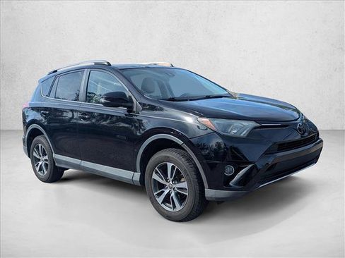 Used 2018 Toyota RAV4 XLE image 2