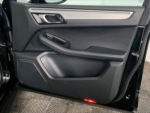 Used 2023 Porsche Macan Turbo image 20