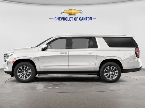 Used 2021 Chevrolet Suburban LT AWD/4WD image 3