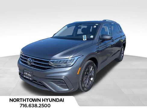 Used 2022 Volkswagen Tiguan SE image 1