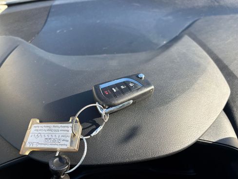 Used 2025 Toyota Corolla LE image 21