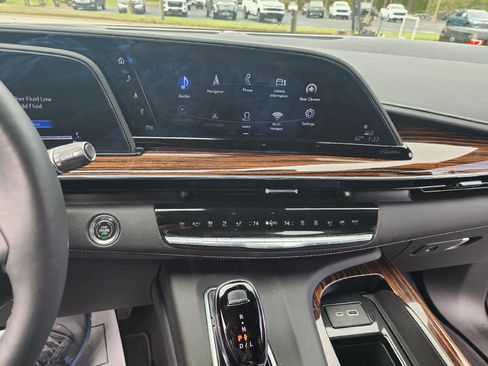 Used 2023 Cadillac Escalade Premium Luxury image 14