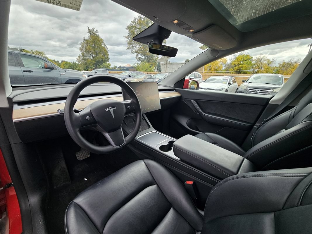 Used 2022 Tesla Model Y Long Range AWD/4WD image 2