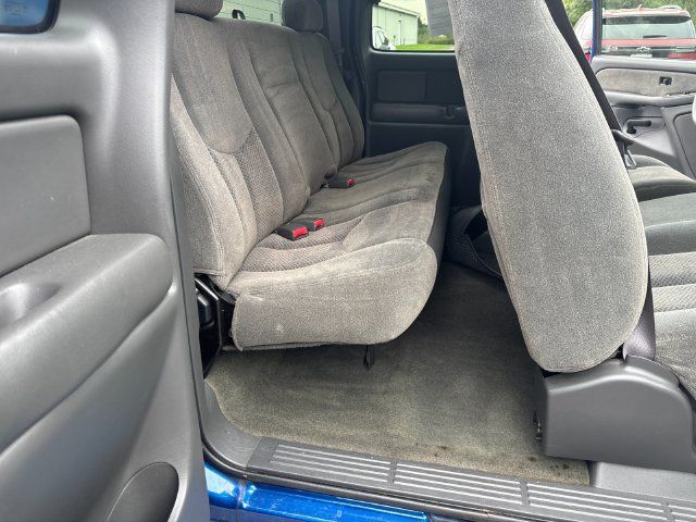 Used 2003 Chevrolet Silverado 2500 LS AWD/4WD image 30