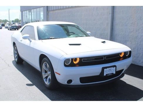 Used 2019 Dodge Challenger SXT RWD image 2