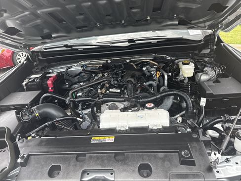 Used 2025 Toyota Tacoma SR5 AWD/4WD image 33