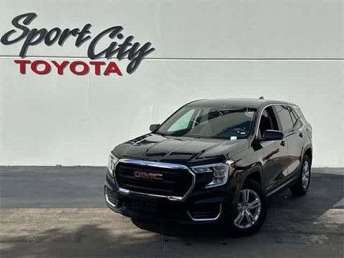 Used 2024 GMC Terrain SLE image 1