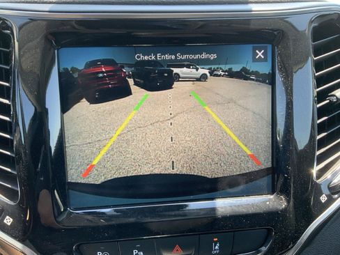 Used 2021 Jeep Cherokee Limited w/ Elite Package AWD/4WD image 44