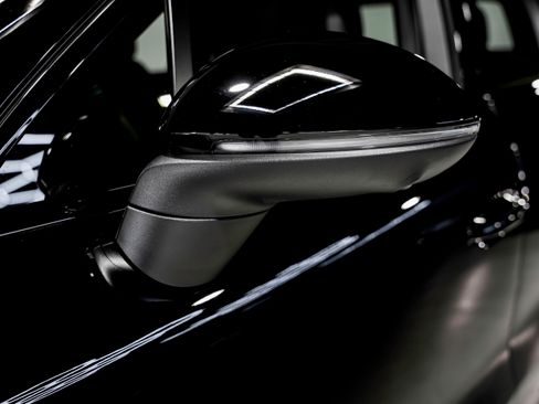 Used 2023 Porsche Cayenne Platinum Edition image 40