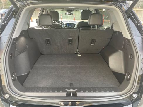 Used 2024 GMC Terrain SLT image 15