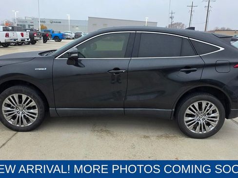 Used 2021 Toyota Venza Limited image 2