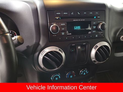 Used 2018 Jeep Wrangler Rubicon w/ Power Convenience Group image 15