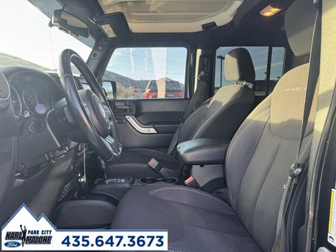 Used 2013 Jeep Wrangler Unlimited Rubicon image 8