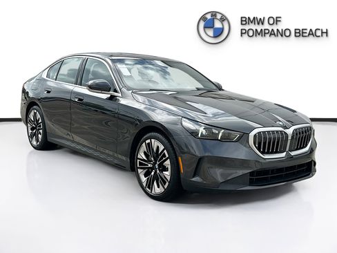 Used 2026 BMW 530i RWD image 1