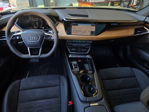 Used 2024 Audi e-tron GT Premium Plus AWD/4WD image 17