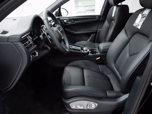 Certified 2026 Porsche Macan AWD/4WD image 22