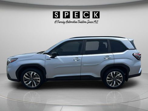 Used 2025 Subaru Forester Touring AWD/4WD image 2