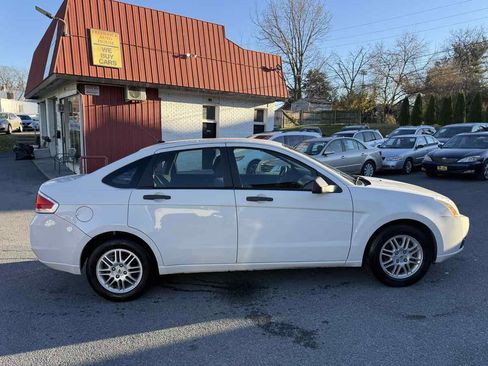 Used 2011 Ford Focus SE image 8