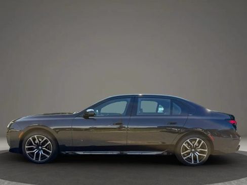 Used 2023 BMW 760i xDrive AWD/4WD image 8