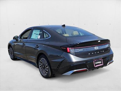 New 2025 Hyundai Sonata Limited image 9