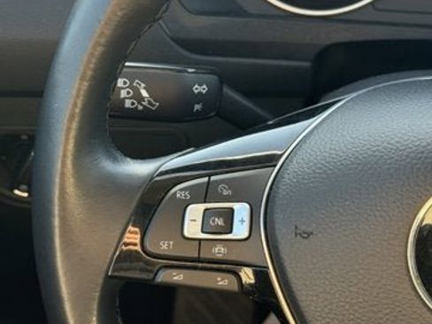 Certified 2019 Volkswagen Tiguan SE w/ Panoramic Sunroof Package image 19