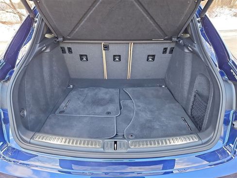 Certified 2025 Porsche Macan image 38