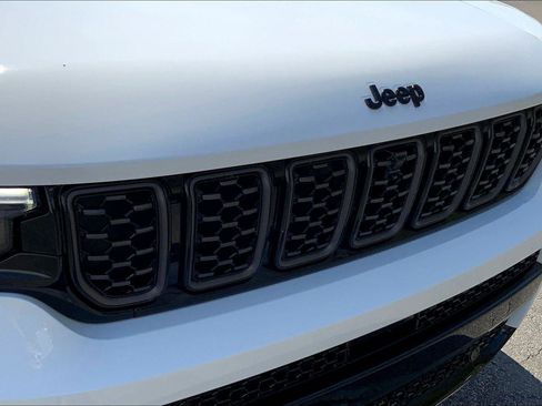 Used 2025 Jeep Grand Cherokee L Summit AWD/4WD image 30