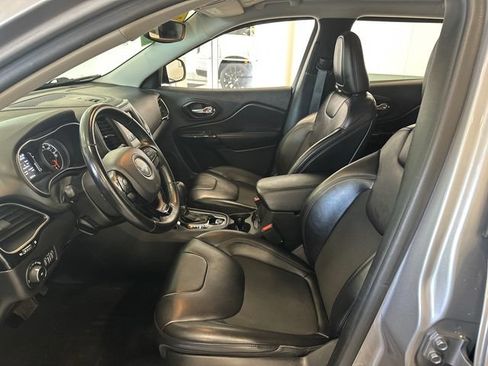 Used 2021 Jeep Cherokee Latitude Plus FWD image 25